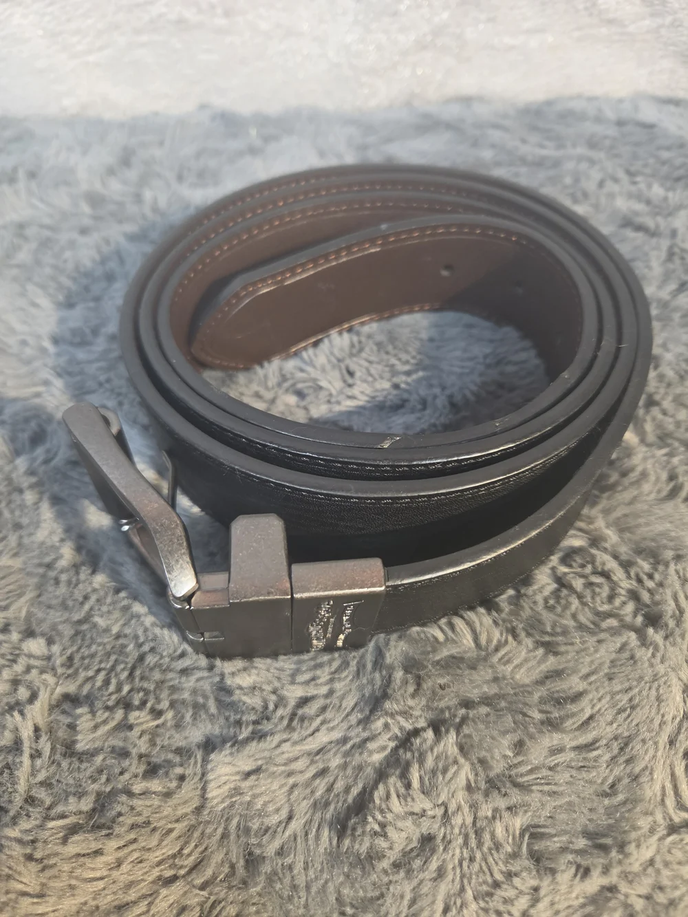 Levi Strauss & Co. Black Leather Men's Belt with Brushed Metal Buckle
